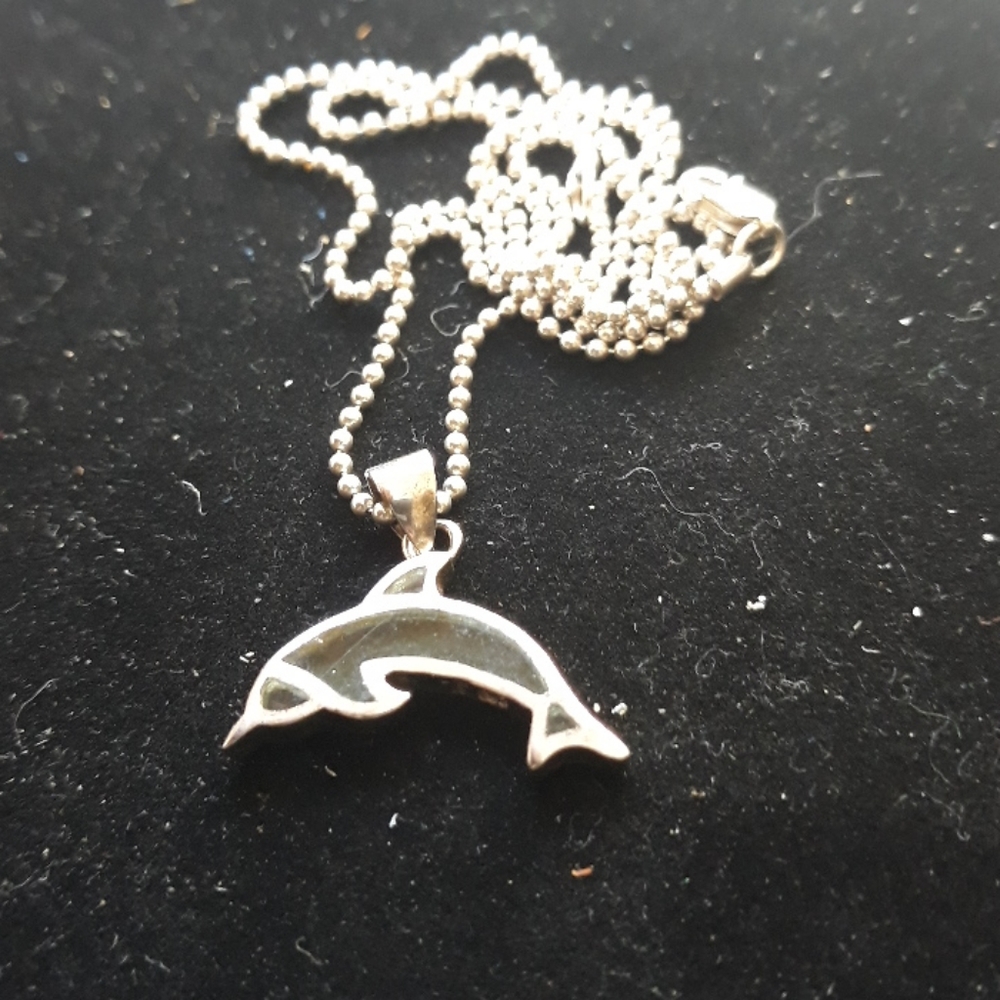 Ladies sterling silver dolphin pendant with chain